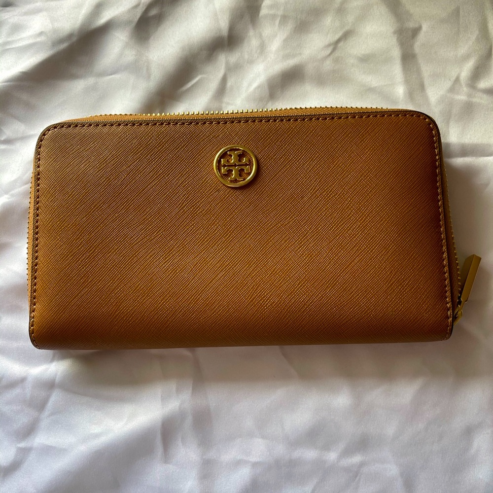 Tory Burch Robinson Zip Continental Wallet